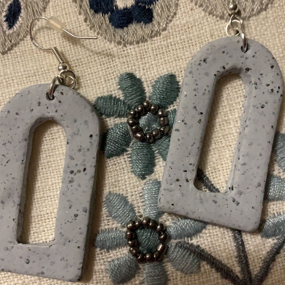 Earrings - Picture 4 of 8